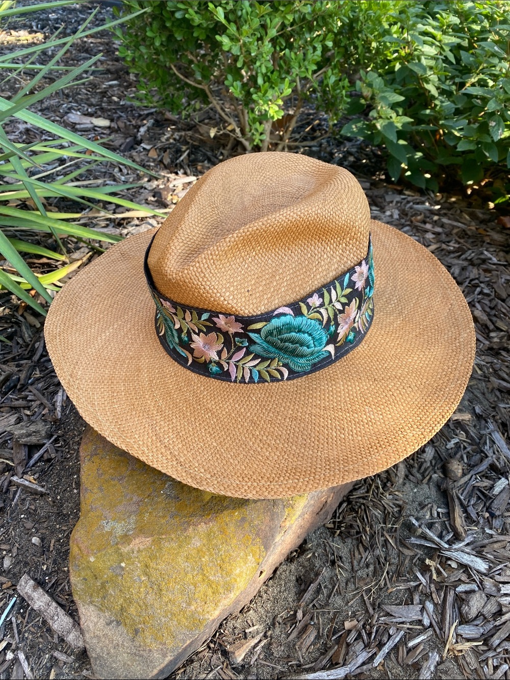 NWOT Topped Hats Genuine Panama Hat Made in Ecuador Embroidered Band Size 60 /61